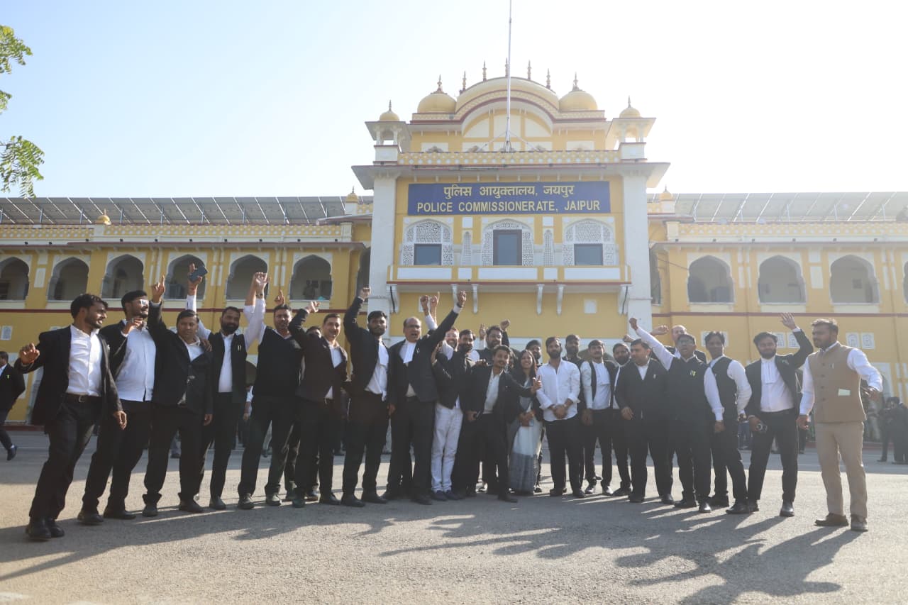 वकीलों ने कर दी जयपुर पुलिस पर ‘चढाई’