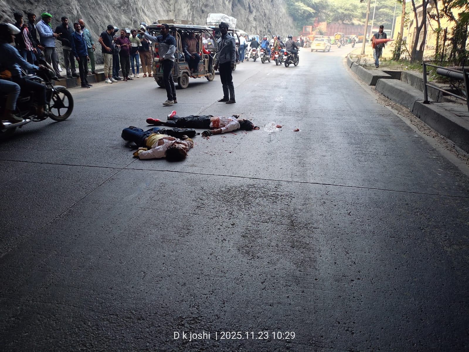 घाट की गूणी सुरंग में भीषण एक्सीडेंट, दो युवकों की मौत