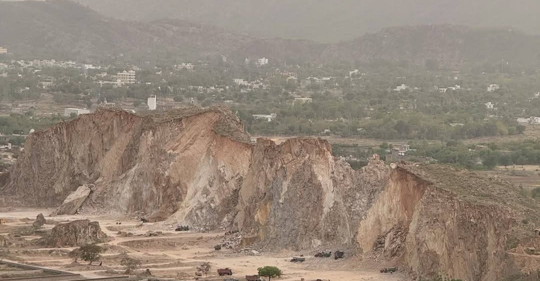 अरावली को लेकर मचे घमासान के बीच केंद्र का बड़ा फैसला