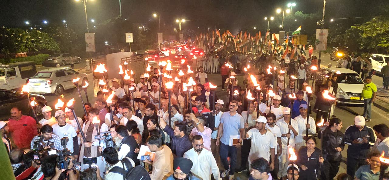 वंदे मातरम के 150 साल पूरे होने पर मशाल जुलूस से बढ़ाया जोश