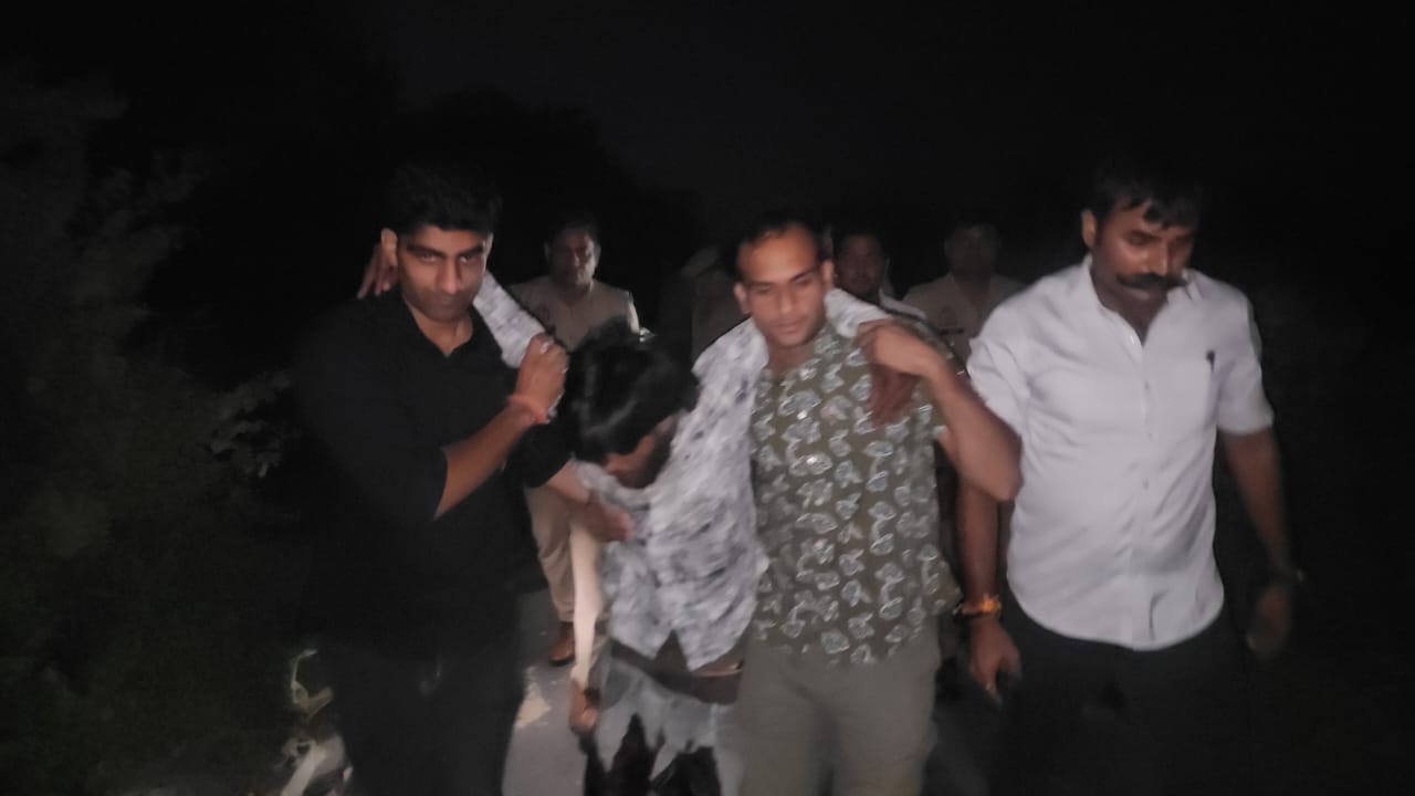 महिला का गला काटने वाले के पैर में यूपी पुलिस का 'पीतल'