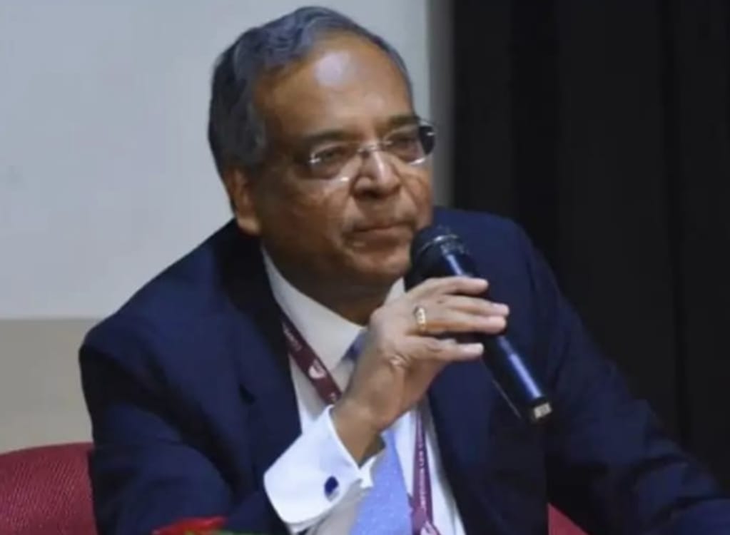 रिटायर्ड IAS धनेंद्र कुमार की अग्निकांड में मौत