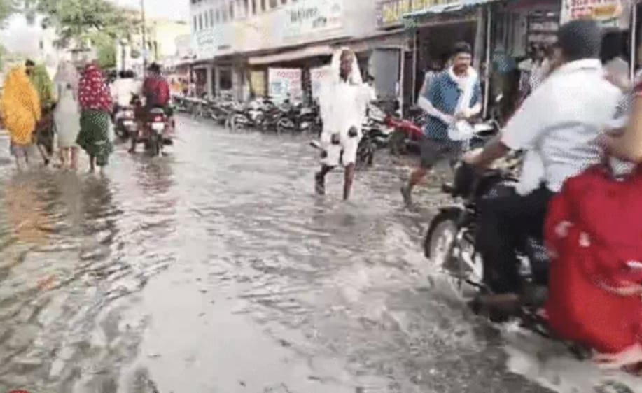 राजस्थान में रेत के बवंडर के बाद, आंधी-बारिश औले