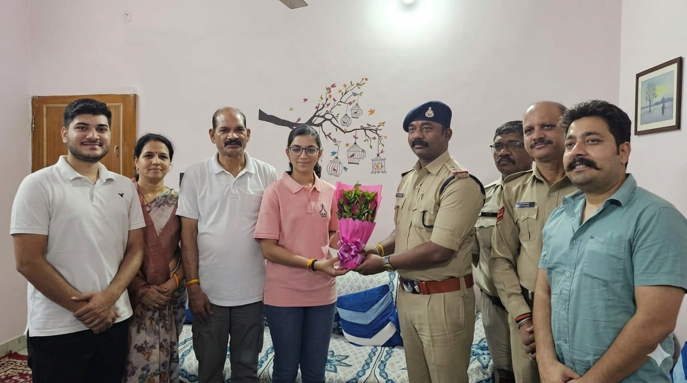 ASI पिता की वर्दी से प्रेरणा लेकर छिंदवाड़ा की बेटी बनी फ्लाइंग ऑफिसर
