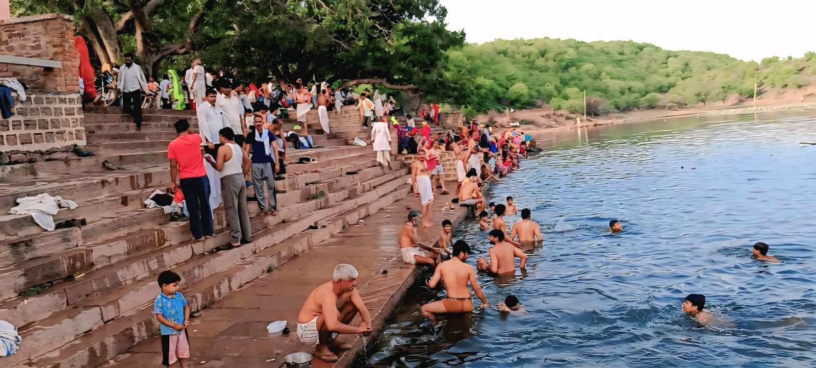 सोमवती अमावस्या पर सागर सरोवर में उमड़ी आस्था, श्रद्धालुओं ने लगाई पुण्य की डुबकी
