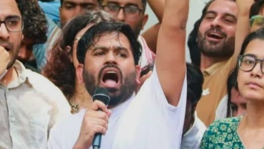 कॉकरोच को  झटका'! जयपुर थप्पड़ कांड के बाद 2 लाख फॉलोअर्स कम