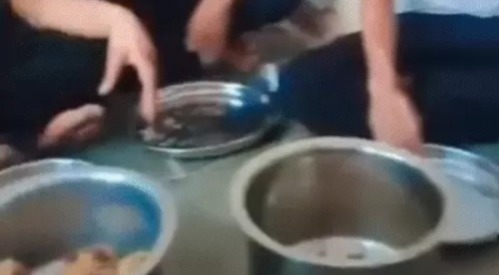 रिटायर्ड-ASI के बेटे के हत्यारों की जेल दाल-बाटी-चूरमा पार्टी का वीडियो वायरल