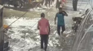 अलवर में आधे घंटे की तेज बारिश से सड़कें जलमग्न, बाजारों में भरा पानी