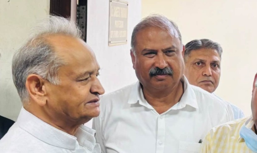जयपुर में विधायक को पुलिस ने नगर निगम में घुसने से रोका!