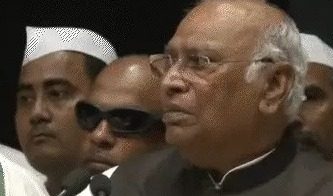 ‘मोदी क्या उसका बाप भी जाएगा’- खड़गे