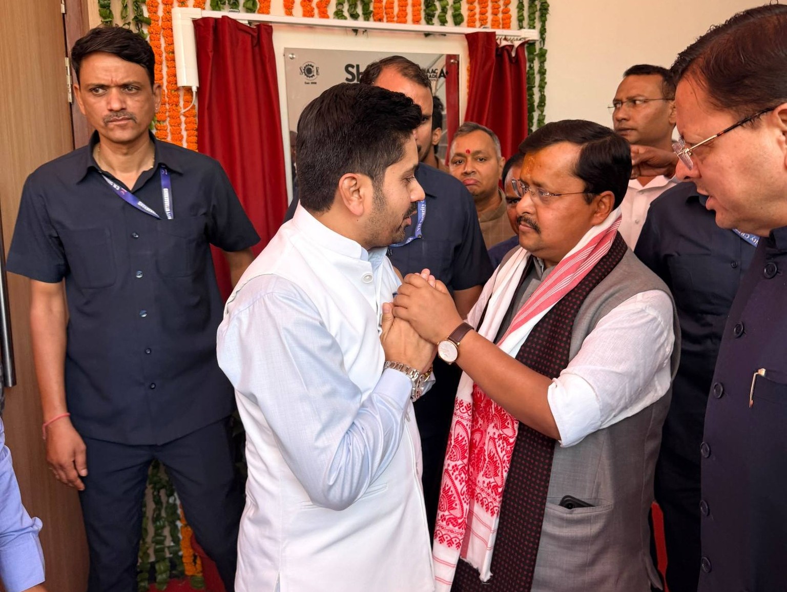 नितिन नबीन का स्वागत करने उमड़े कैंट विधानसभा के नेता और जनता